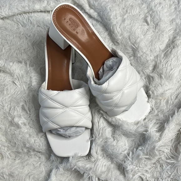 Brand new, never worn - Picture 2 of 4